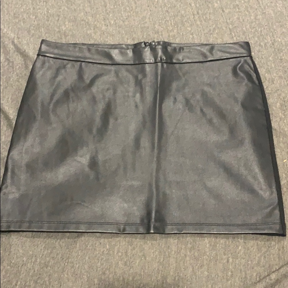 FINAL PRICE: Black leather mini skirt